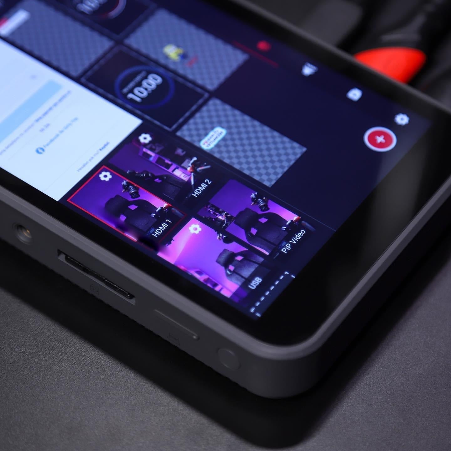 YoloLiv Instream Social Media Multicamera device